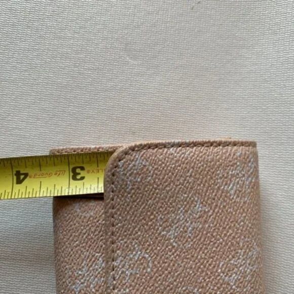 Guess Logo Blush Trifold Wallet - Picture 6 of 6